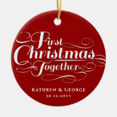 私たちの初めてのクリスマスが一緒に白いスクリプトの写真 セラミックオーナメント (正面)