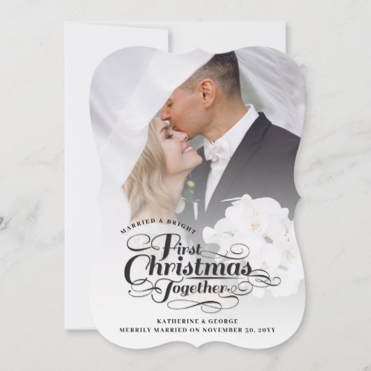 私たちの初めてのクリスマスが一緒に黒いスクリプト写真 シーズンカード (正面)