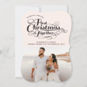 私たちの初めてのクリスマスが一緒に黒いスクリプト写真 シーズンカード (正面)
