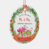 私たちの初めてのクリスマスさんそしてミセス |かわいらしリース セラミックオーナメント (右)