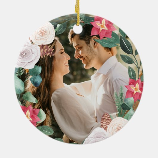 私たちの初めてのクリスマスさん&ミセスフローラリース写真 セラミックオーナメント (裏面)