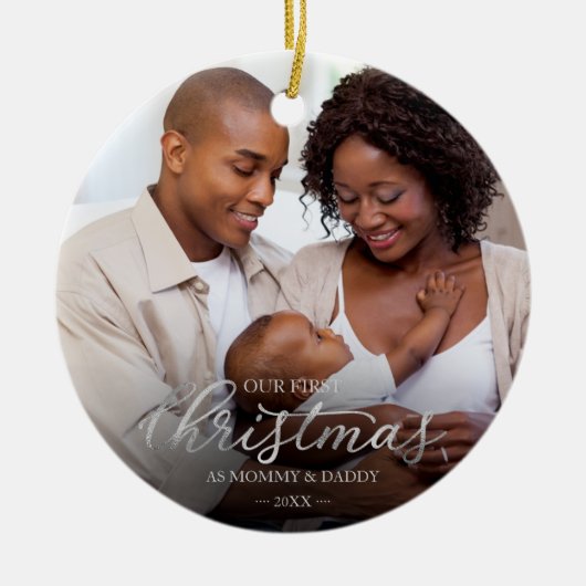 私たちの初めてのクリスマスとしてママとパパシルバーフォイル セラミックオーナメント (正面)