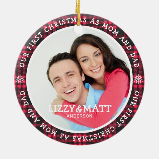 私たちの初めてのクリスマスとしてママ&パパは2枚の写真 セラミックオーナメント (裏面)