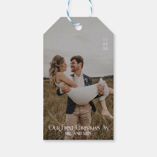 私たちの初めてのクリスマスのミスターとミセスのタイポグラフィ写真 ギフトタグ (裏面)