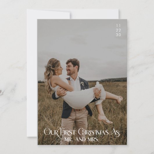 私たちの初めてのクリスマスのミスターとミセスのタイポグラフィ写真 シーズンカード (正面)