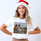 私たちの初めてのクリスマスのミスターとミセスのタイポグラフィ写真 Tシャツ