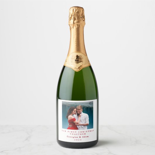 私たちの初めてのクリスマスの一緒パーソナライズされた写真 スパークリングワインラベル (正面)
