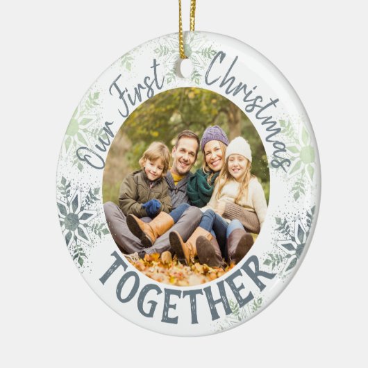 私たちの初めてのクリスマスの写真のスノーフレーク セラミックオーナメント (左)