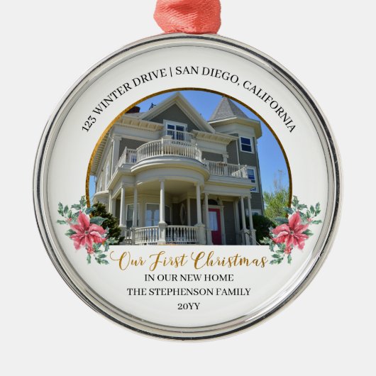 私たちの初めてのクリスマスの新しいホームホリデーフォト メタルオーナメント (正面)