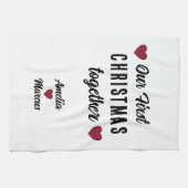 私たちの初めてのクリスマスの赤いハート キッチンタオル (横)