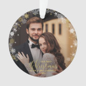 私たちの初めてのクリスマスのMr.And Mrs.Gildedカップルの写真 オーナメント (正面)