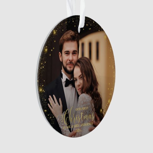 私たちの初めてのクリスマスのMr.And Mrs.Gildedカップルの写真 オーナメント (正面)