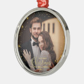 私たちの初めてのクリスマスのMr.And Mrs.Gildedカップルの写真 メタルオーナメント (左)