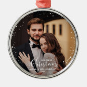 私たちの初めてのクリスマスのMr.And Mrs. Scriptカップルの写真 メタルオーナメント (正面)