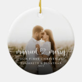 私たちの初めてのクリスマスのNewlyweds写真 セラミックオーナメント (裏面)