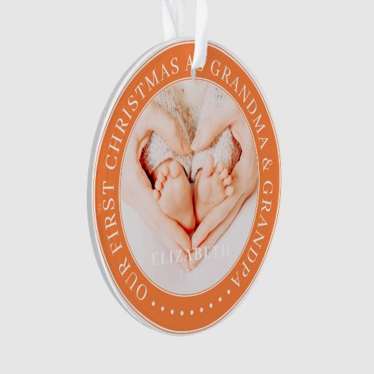 私たちの初めてのクリスマスはおばあちゃんとおじいちゃんシンプルの オーナメント (正面)