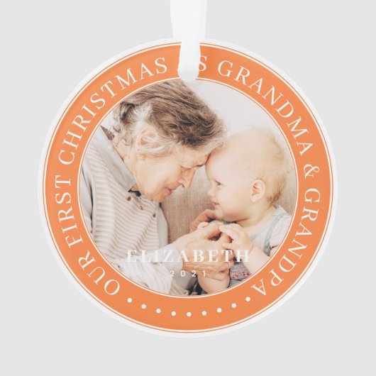 私たちの初めてのクリスマスはおばあちゃんとおじいちゃんシンプルの オーナメント (裏面)