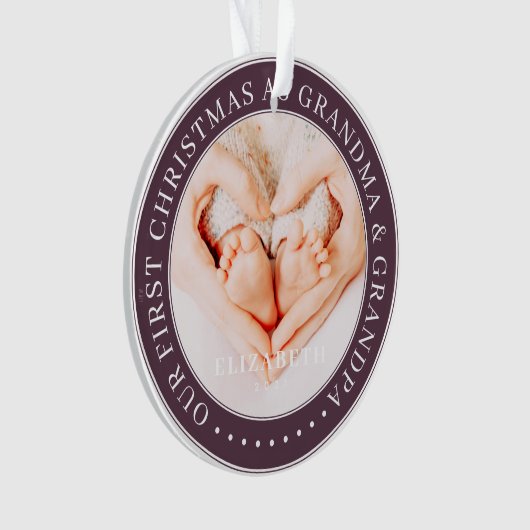 私たちの初めてのクリスマスはおばあちゃんとおじいちゃんシンプルの オーナメント (正面)