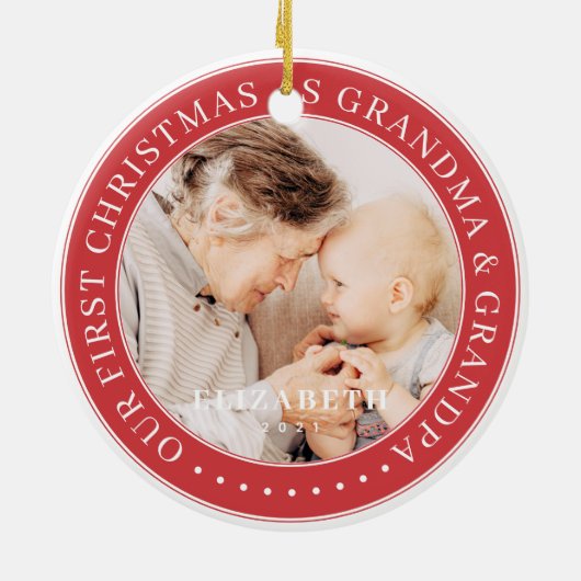 私たちの初めてのクリスマスはおばあちゃんとおじいちゃんシンプルの セラミックオーナメント (裏面)