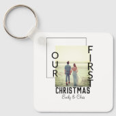 私たちの初めてのクリスマスはカップル名の写真を追加ミニマル キーホルダー (正面)