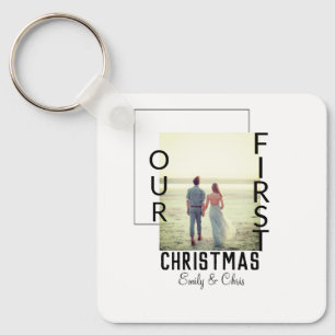 私たちの初めてのクリスマスはカップル名の写真を追加ミニマル キーホルダー