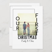 私たちの初めてのクリスマスはカップル名の写真を追加ミニマル シーズンカード (正面/裏面)