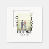 私たちの初めてのクリスマスはカップル名の写真を追加ミニマル スタンダードカクテルナプキン (正面)