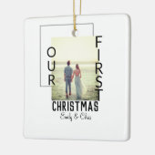 私たちの初めてのクリスマスはカップル名の写真を追加ミニマル セラミックオーナメント (左)