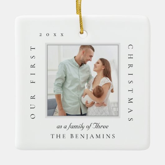 私たちの初めてのクリスマスはクリスマス写真の家族として セラミックオーナメント (正面)