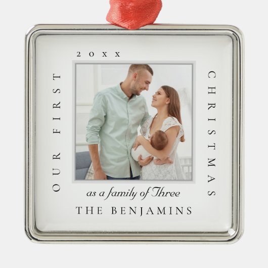 私たちの初めてのクリスマスはクリスマス写真の家族として メタルオーナメント (正面)
