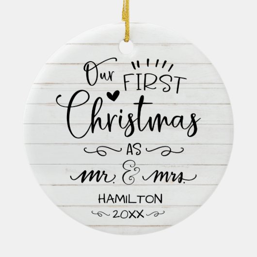 私たちの初めてのクリスマスはファームハウス氏とミセス素朴である セラミックオーナメント (裏面)