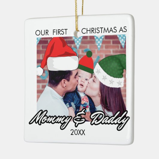 私たちの初めてのクリスマスはママとパパのベビー写真 セラミックオーナメント (左)