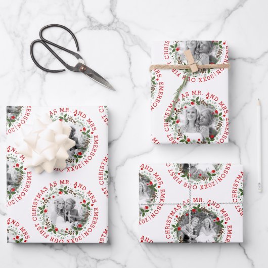 私たちの初めてのクリスマスはミスターとミセスの3つの写真として ラッピングペーパーシート (正面)