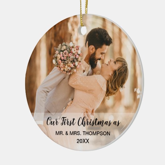 私たちの初めてのクリスマスはミスターとミセス結婚の写真だ セラミックオーナメント (左)