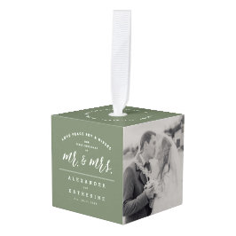 私たちの初めてのクリスマスはミスター・アンド・ミセス結婚の写真として キューブオーナメント