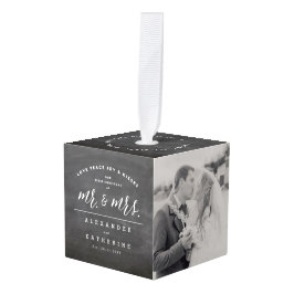 私たちの初めてのクリスマスはミスター・アンド・ミセス結婚の写真として キューブオーナメント