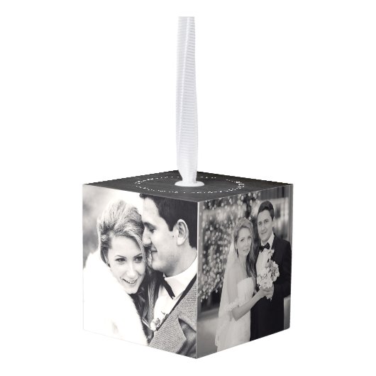 私たちの初めてのクリスマスはミスター・アンド・ミセス結婚の写真として キューブオーナメント (裏面アングル)