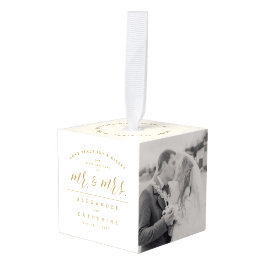 私たちの初めてのクリスマスはミスター・アンド・ミセス結婚の写真として キューブオーナメント