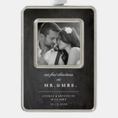 私たちの初めてのクリスマスはミスター・アンド・ミセス結婚の写真として シルバープレートフレームオーナメント (正面)