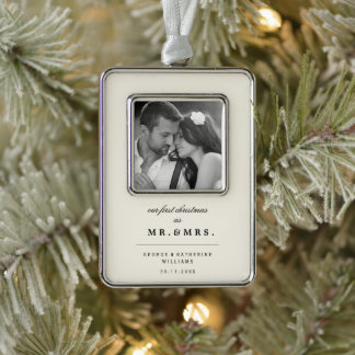 私たちの初めてのクリスマスはミスター・アンド・ミセス結婚の写真として シルバープレートフレームオーナメント