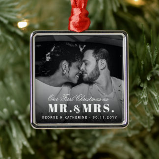 私たちの初めてのクリスマスはミスター・アンド・ミセス結婚の写真として メタルオーナメント