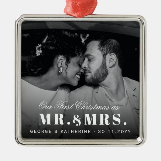 私たちの初めてのクリスマスはミスター・アンド・ミセス結婚の写真として メタルオーナメント (正面)
