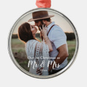 私たちの初めてのクリスマスはミスター・アンド・ミセス |カップルの写真 メタルオーナメント (正面)