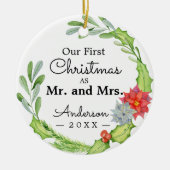 私たちの初めてのクリスマスはミスター・アンド・ミセス・フローラリース セラミックオーナメント (正面)
