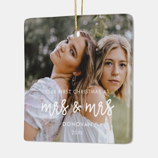 私たちの初めてのクリスマスはミセスとミセス結婚の写真として セラミックオーナメント (左)