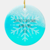 私たちの初めてのクリスマスはミセス結婚の写真 セラミックオーナメント (裏面)