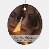私たちの初めてのクリスマスはミセス・アンド・ミセス・フォト・レズビアン セラミックオーナメント (左)