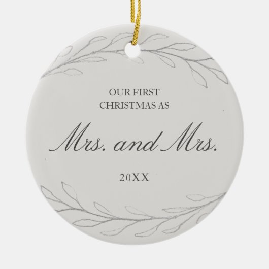 私たちの初めてのクリスマスはミセス・アンド・ミセス・フォト・レズビアン セラミックオーナメント (正面)