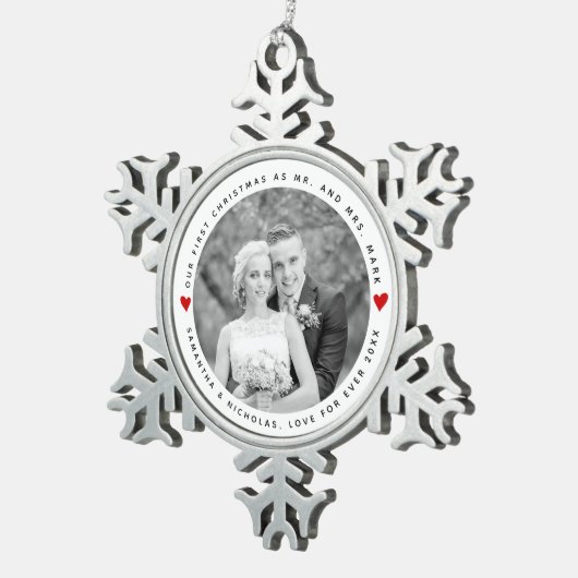 私たちの初めてのクリスマスはミセス・ミセス・赤いハートの写真 スノーフレークピューターオーナメント (右)