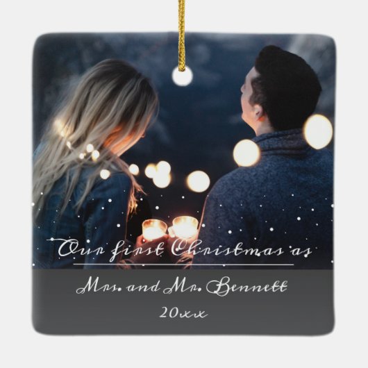 私たちの初めてのクリスマスはミセスMr.の結婚写真 セラミックオーナメント (裏面)